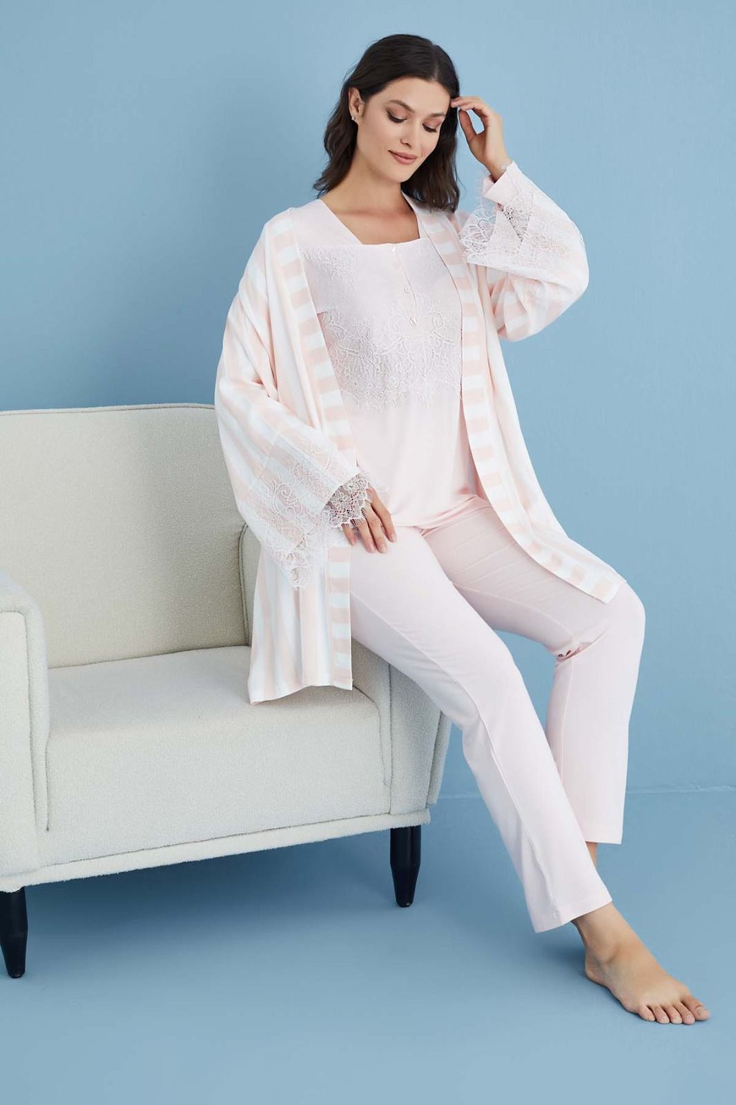 Somon Renk Göğüs Ve Kolları Dantel Detaylı Sabahlıklı Lohusa Pijama Takımı